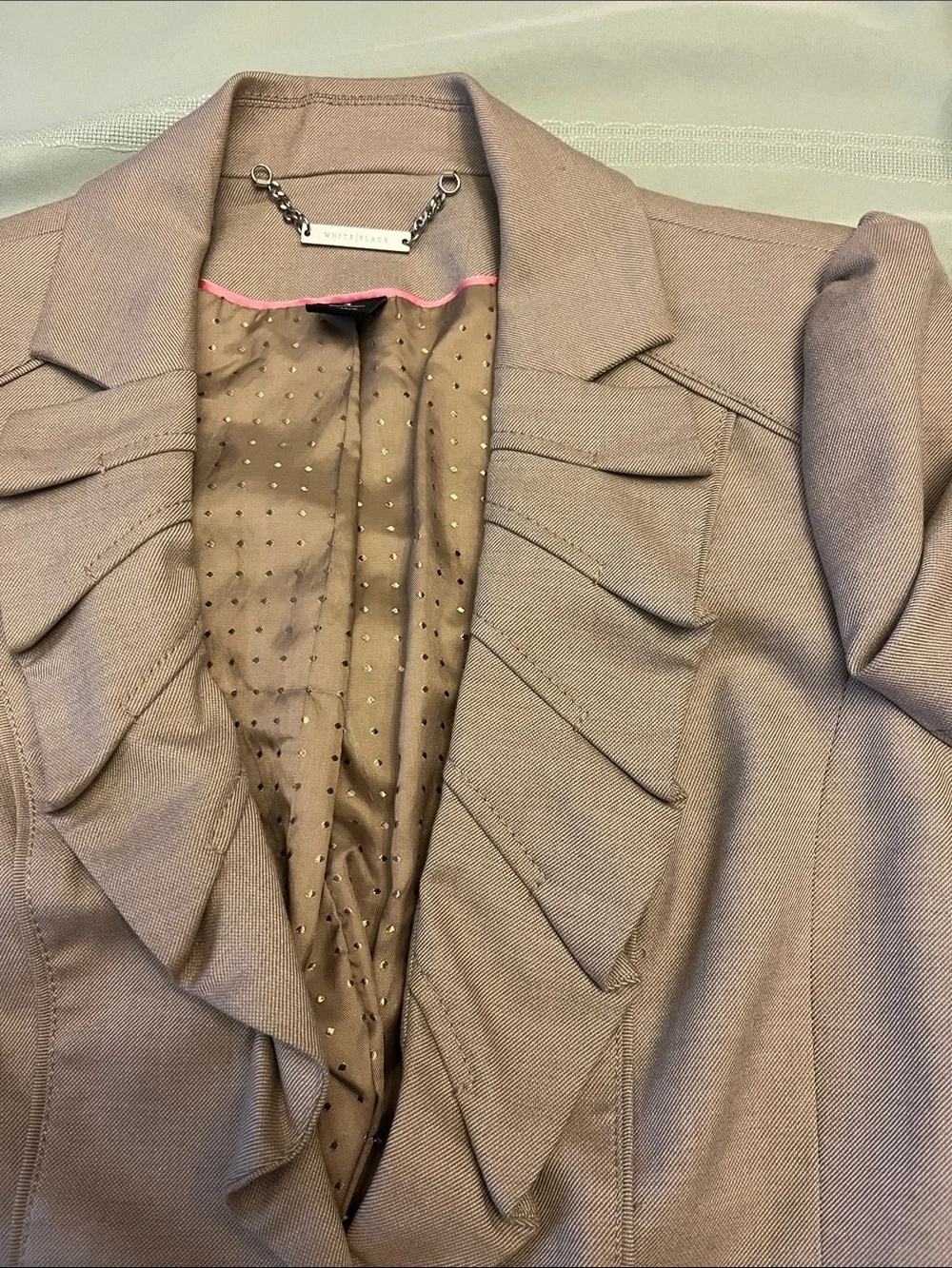 WHITE /BLACK Beige Ruffle-Lapel Tailored Blazer SIZE 4